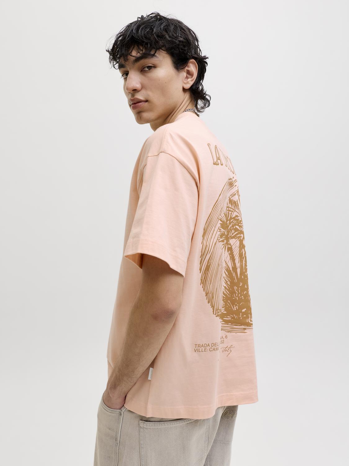 model_shot-creative